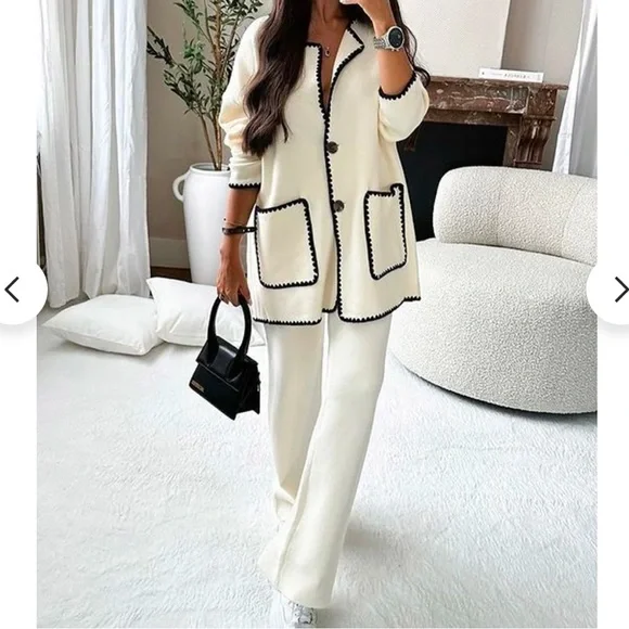 Elegant Cream Cardigan with Black Trim - Picture 2 of 4